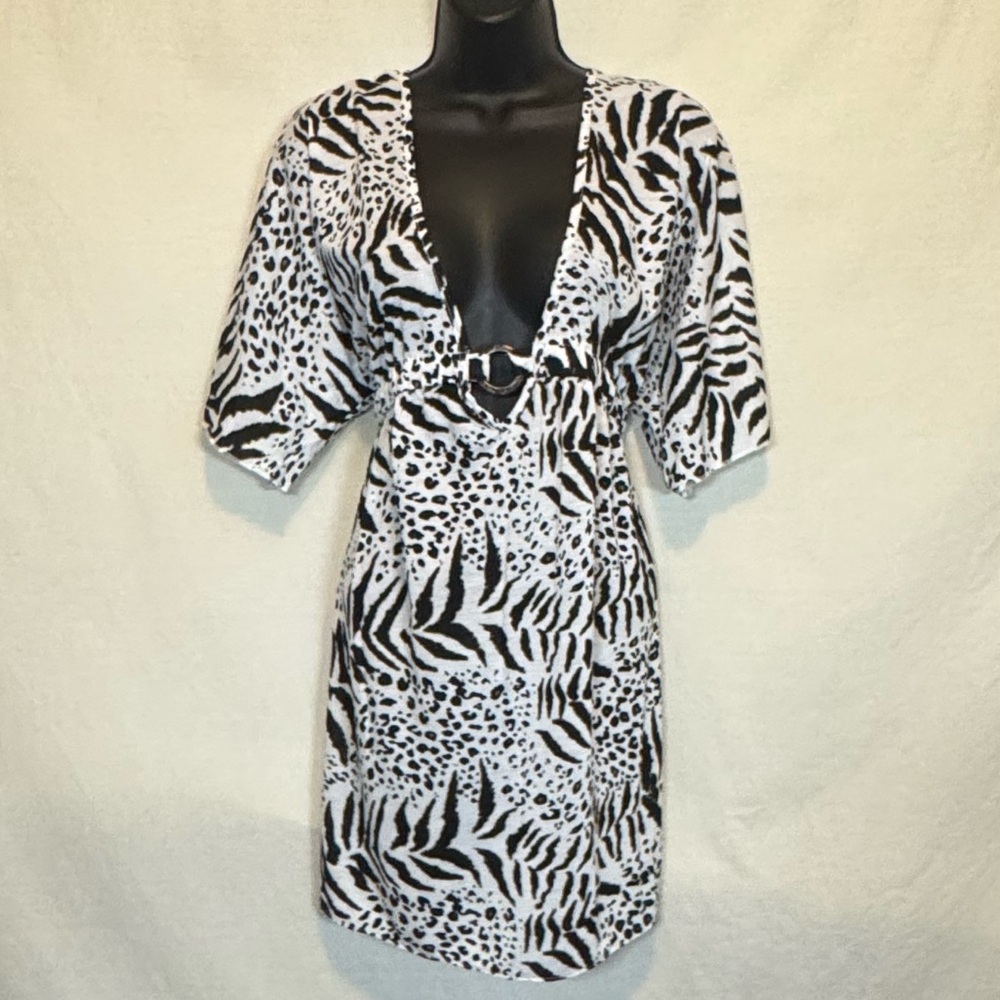 H-54 New Directions NWT White & Black Animal Print Short Sleeve Swim Cover Sz L